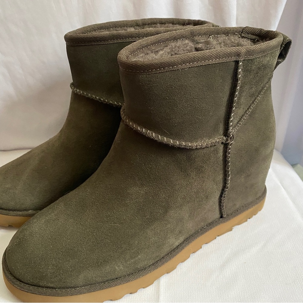 Ugg classic femme wedge in gray